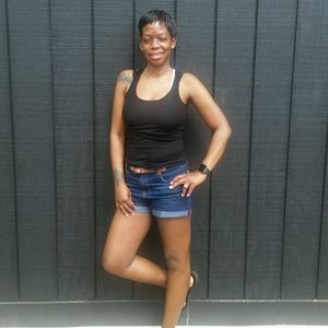 Meet your Posher, Denise